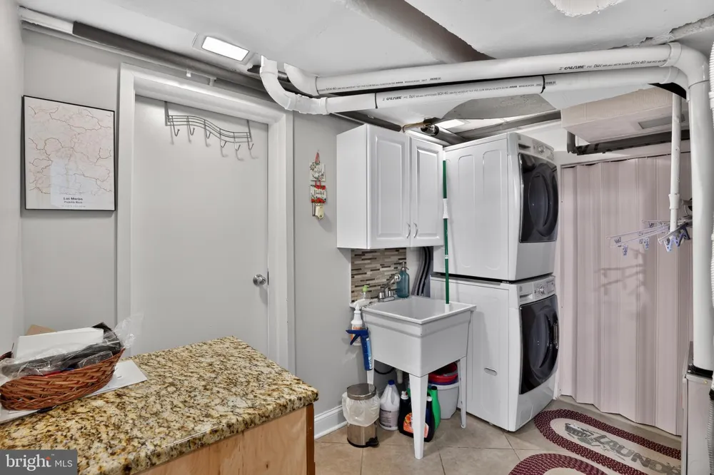 866 MARSHALL STREET Philadelphia, PA 19123