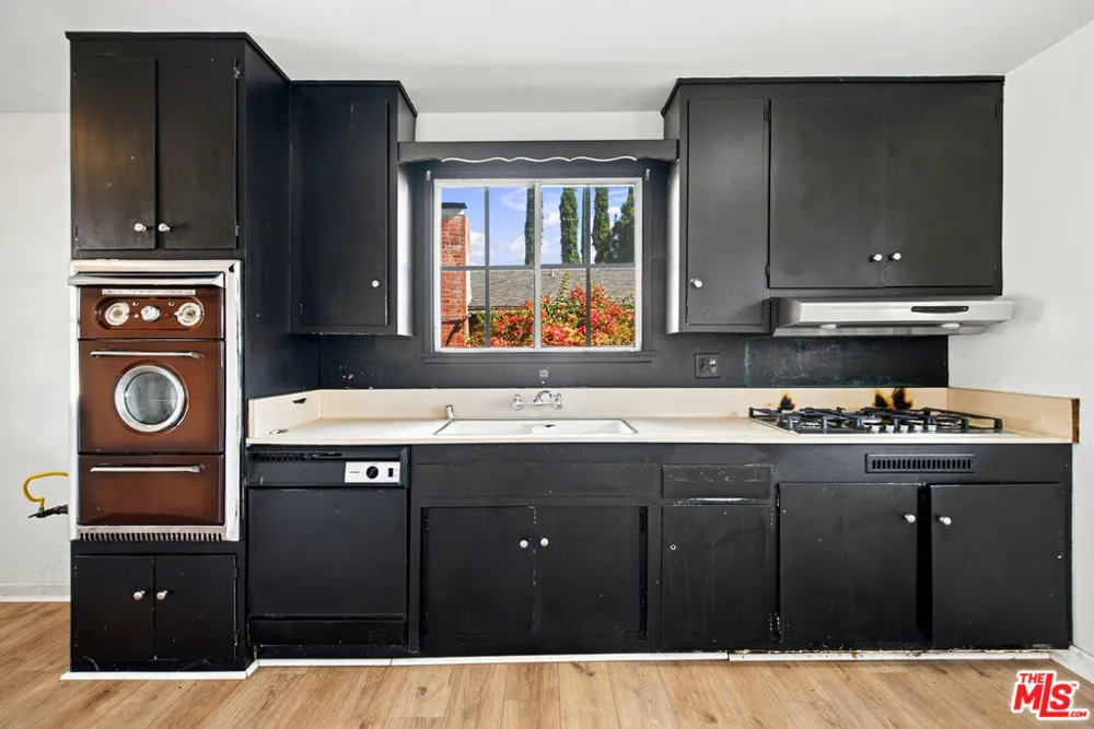 7139 Fallbrook Avenue West Hills, CA 91307