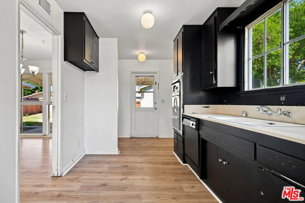 7139 Fallbrook Avenue West Hills, CA 91307