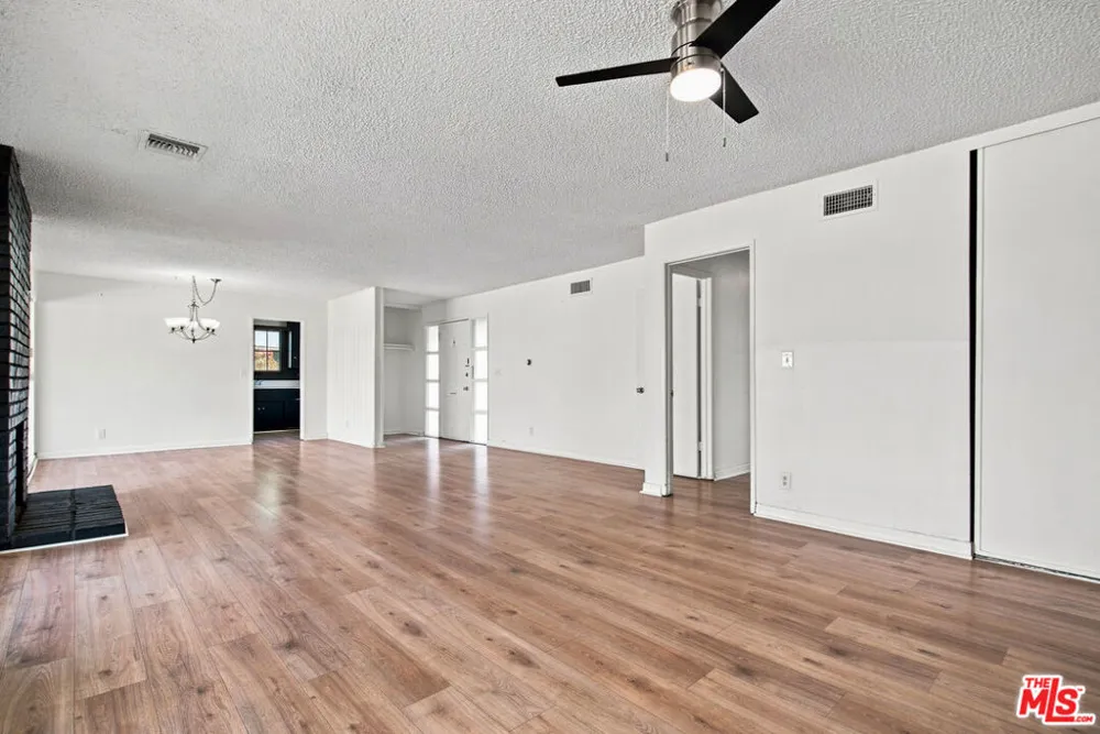 7139 Fallbrook Avenue West Hills, CA 91307
