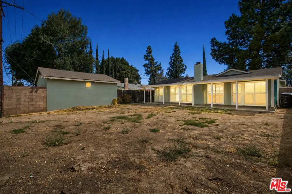 7139 Fallbrook Avenue West Hills, CA 91307