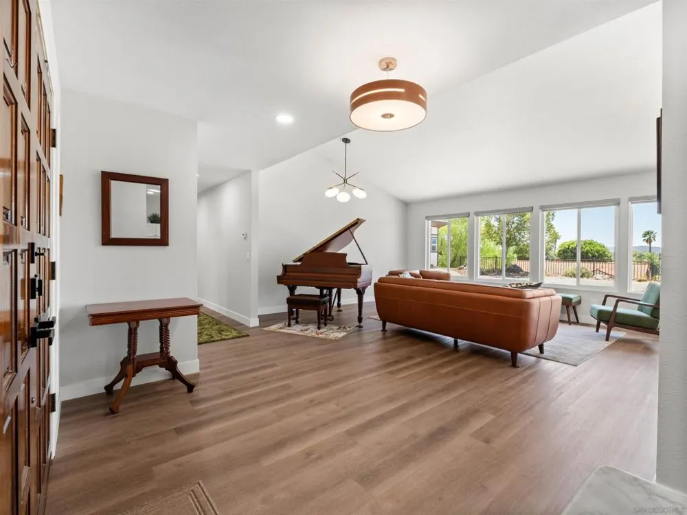 1537 Winsome Escondido, CA 92029