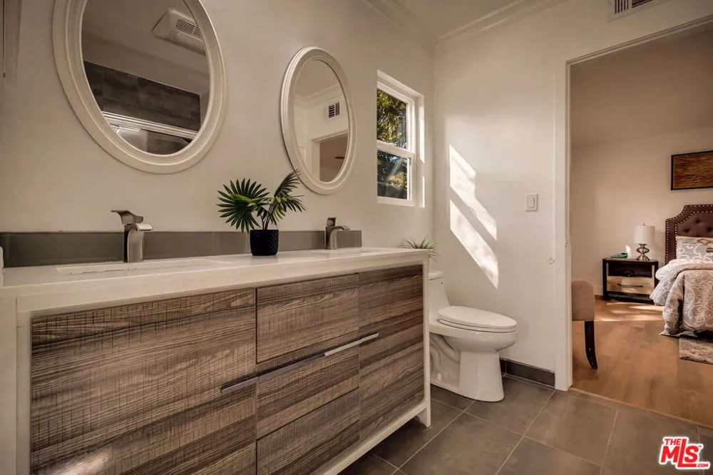 16047 Meadowcrest Road Sherman Oaks, CA 91403