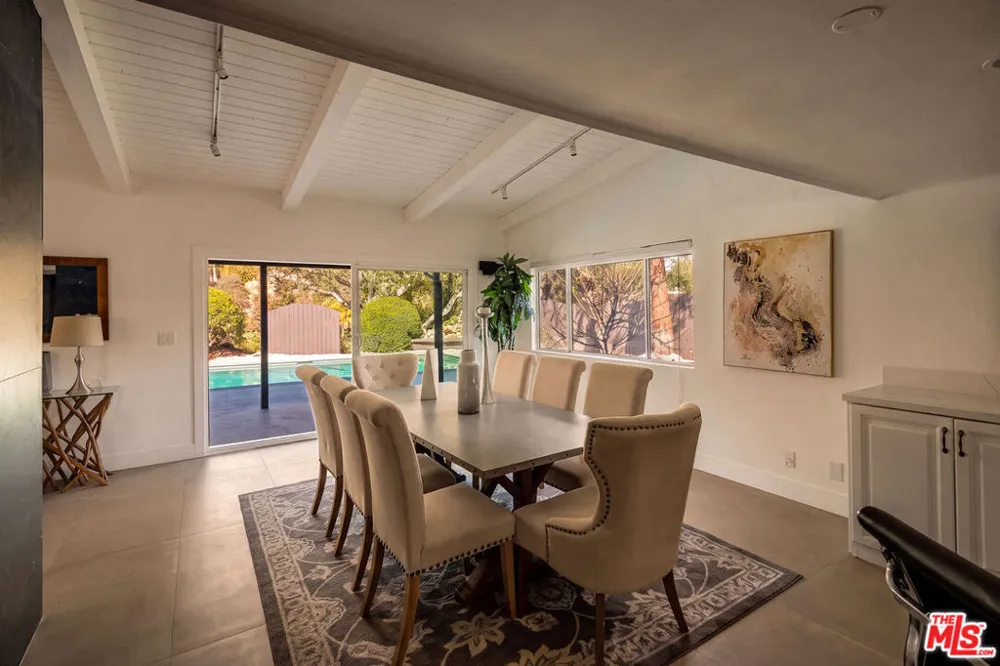16047 Meadowcrest Road Sherman Oaks, CA 91403