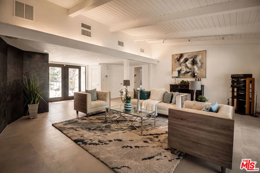 16047 Meadowcrest Road Sherman Oaks, CA 91403
