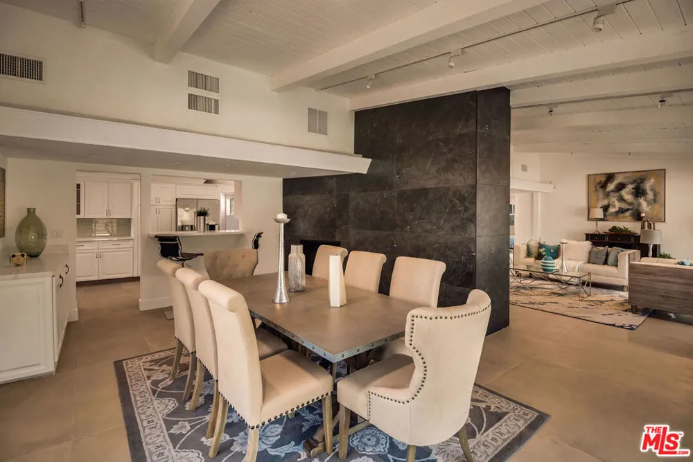 16047 Meadowcrest Road Sherman Oaks, CA 91403