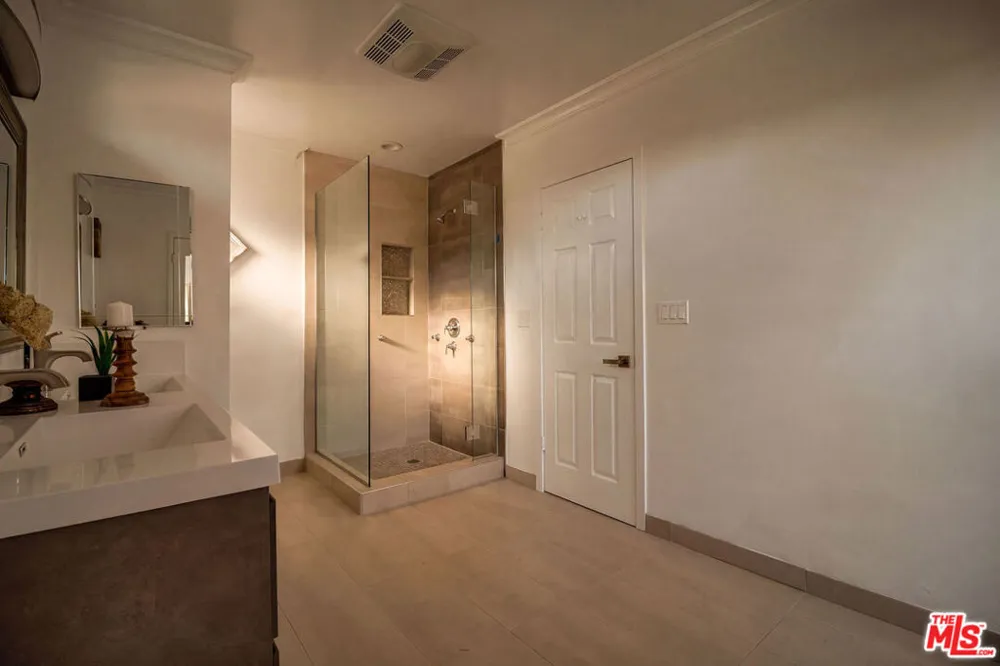 16047 Meadowcrest Road Sherman Oaks, CA 91403