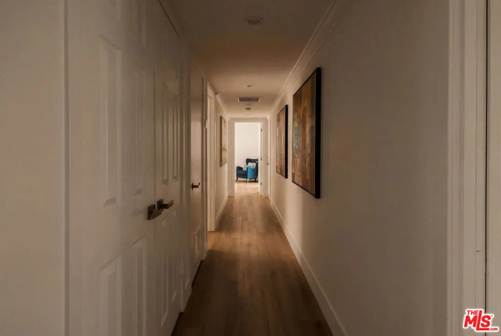 16047 Meadowcrest Road Sherman Oaks, CA 91403