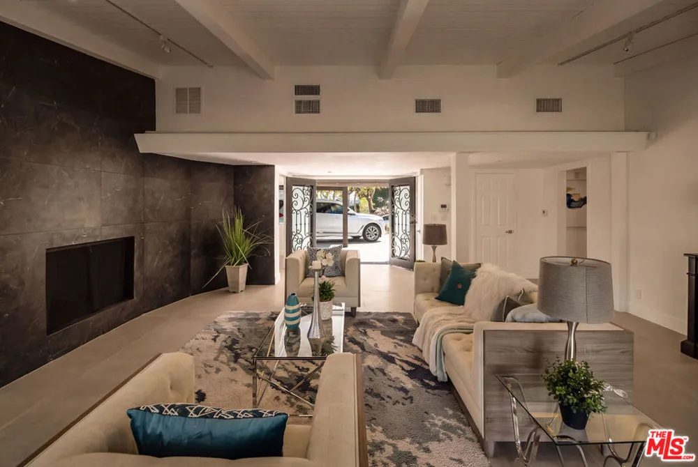 16047 Meadowcrest Road Sherman Oaks, CA 91403