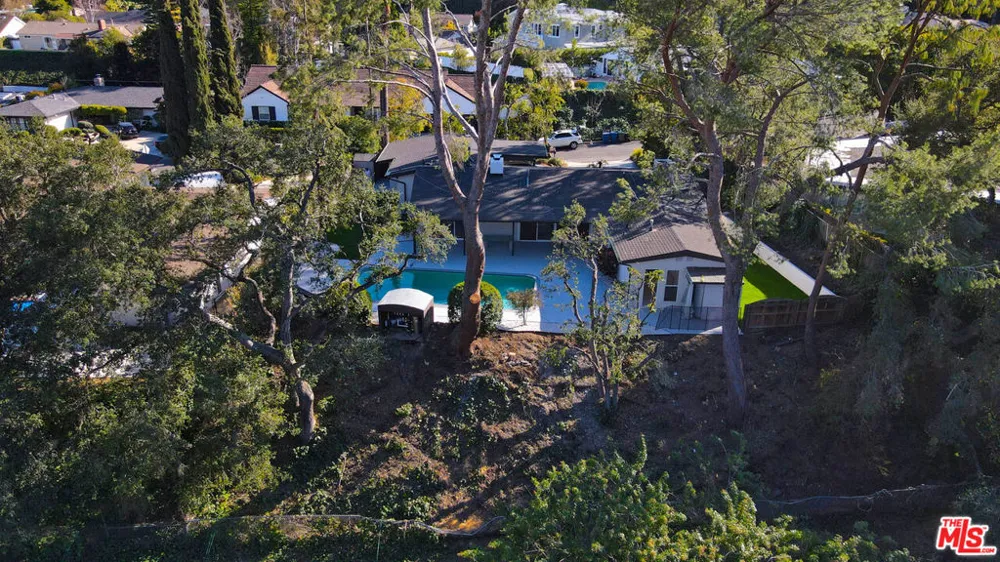 16047 Meadowcrest Road Sherman Oaks, CA 91403
