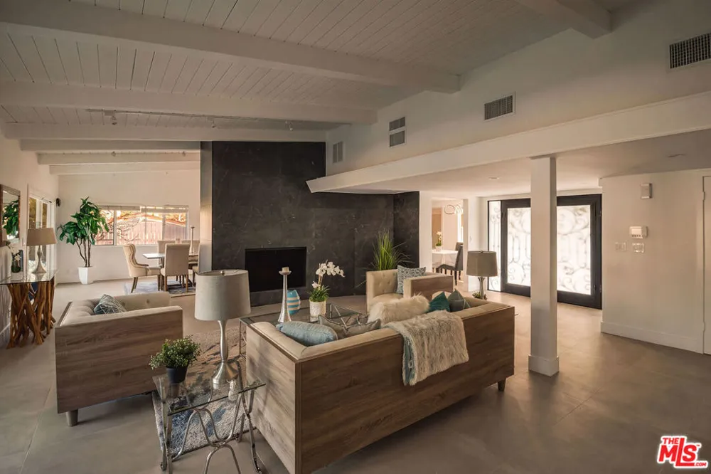 16047 Meadowcrest Road Sherman Oaks, CA 91403