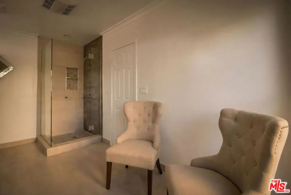 16047 Meadowcrest Road Sherman Oaks, CA 91403