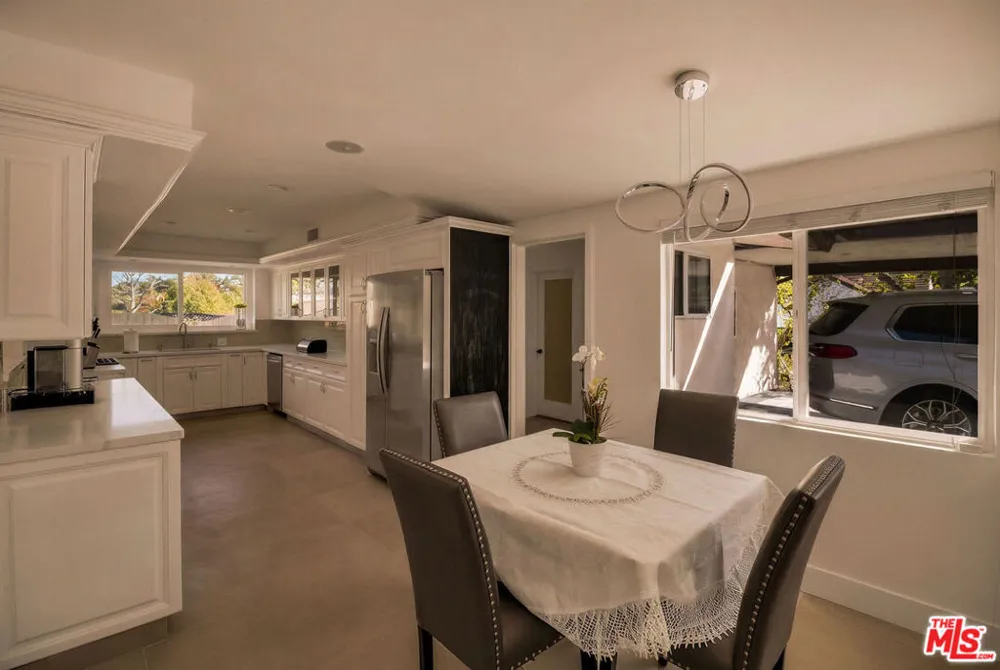 16047 Meadowcrest Road Sherman Oaks, CA 91403