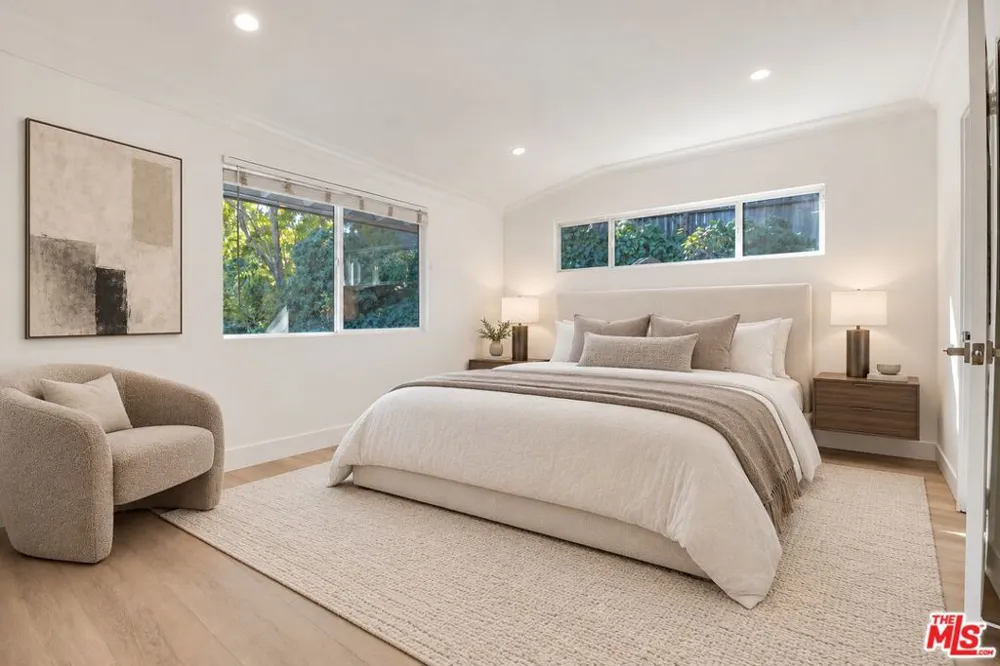 16047 Meadowcrest Road Sherman Oaks, CA 91403