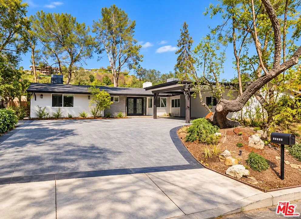 16047 Meadowcrest Road Sherman Oaks, CA 91403