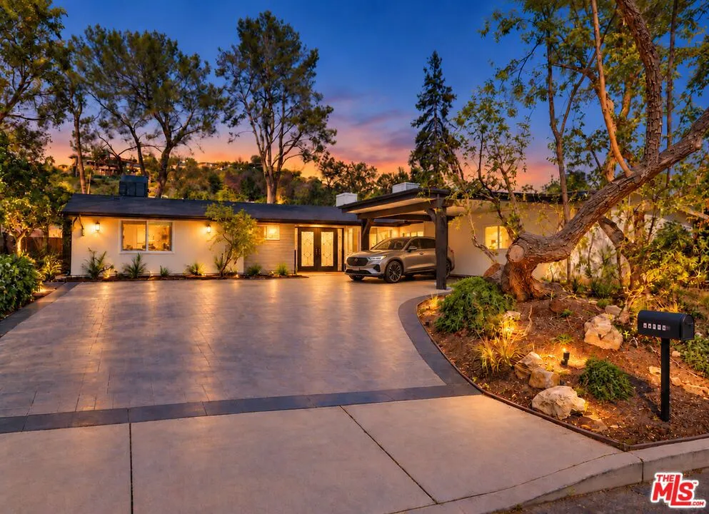 16047 Meadowcrest Road Sherman Oaks, CA 91403