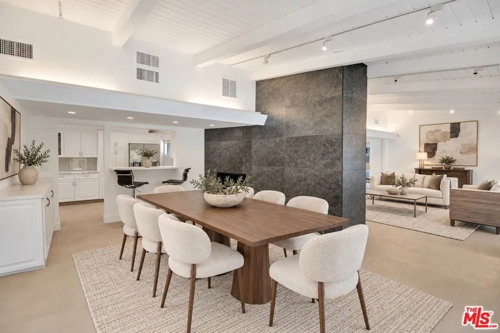 16047 Meadowcrest Road Sherman Oaks, CA 91403