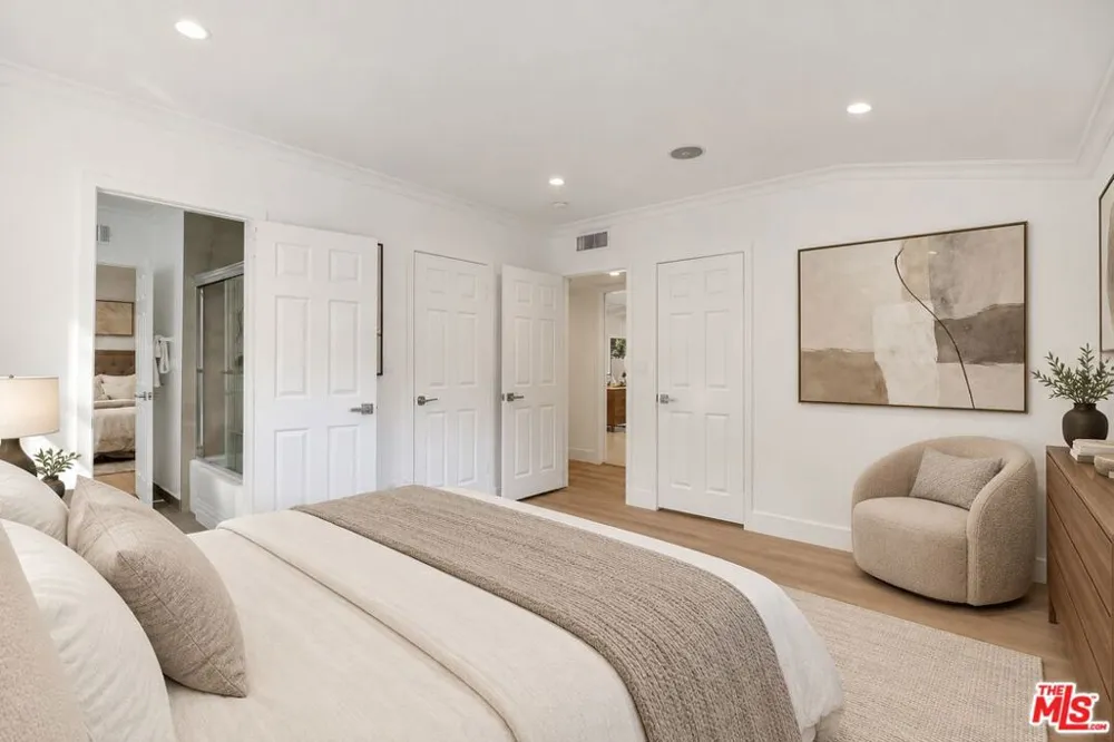 16047 Meadowcrest Road Sherman Oaks, CA 91403