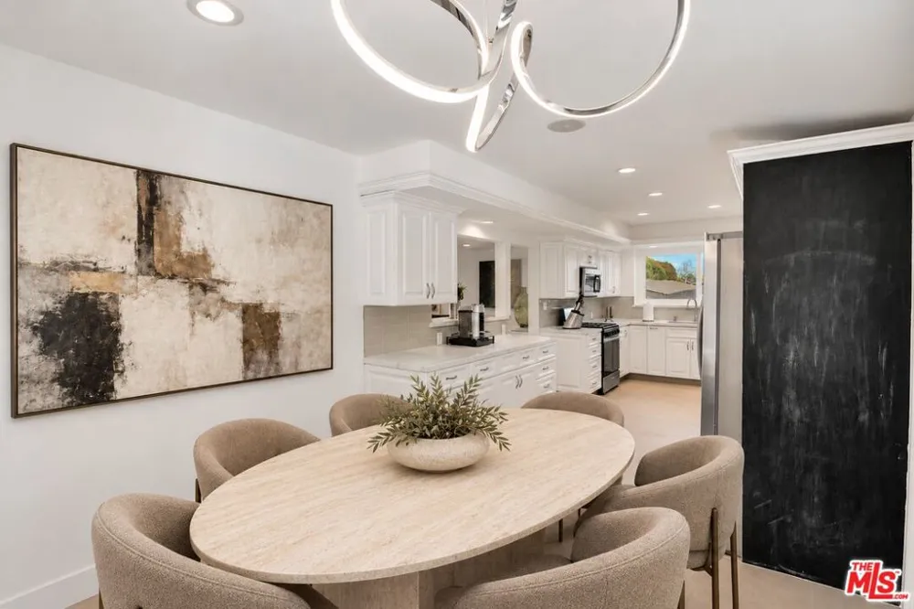 16047 Meadowcrest Road Sherman Oaks, CA 91403