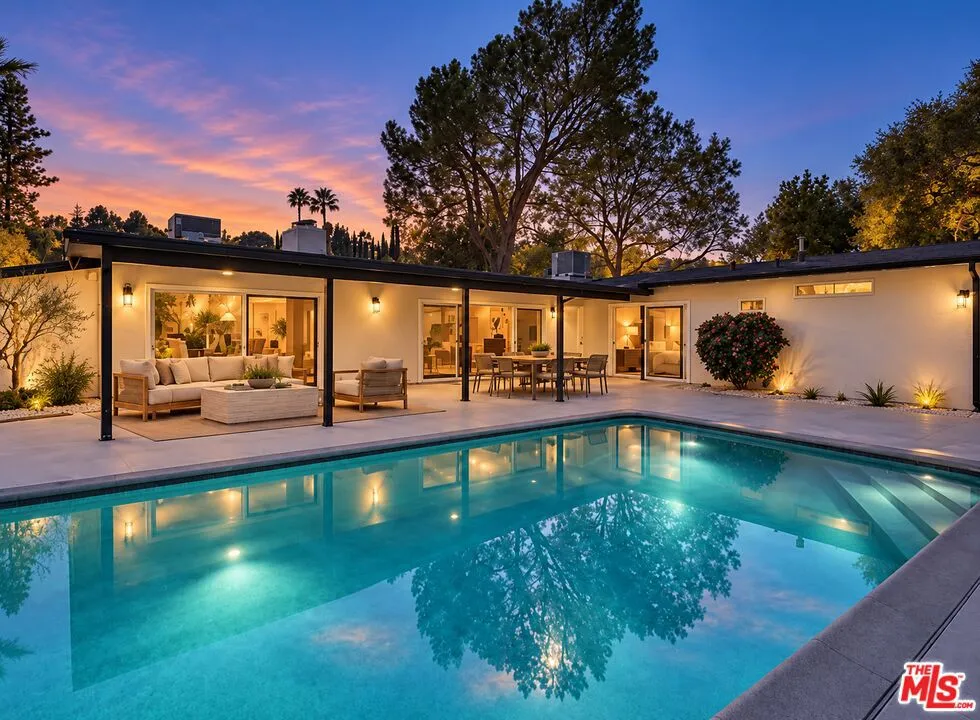 16047 Meadowcrest Road Sherman Oaks, CA 91403
