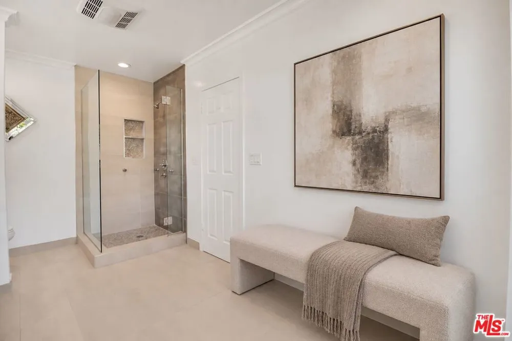 16047 Meadowcrest Road Sherman Oaks, CA 91403