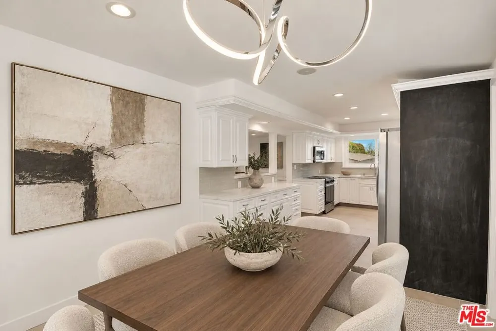16047 Meadowcrest Road Sherman Oaks, CA 91403