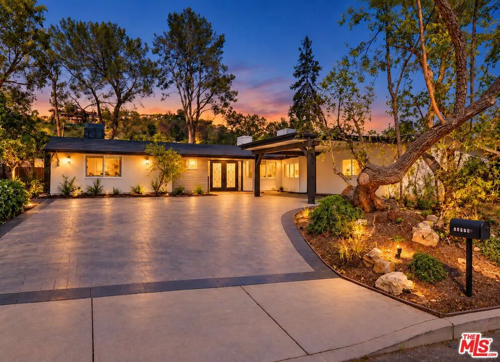 16047 Meadowcrest Road Sherman Oaks, CA 91403