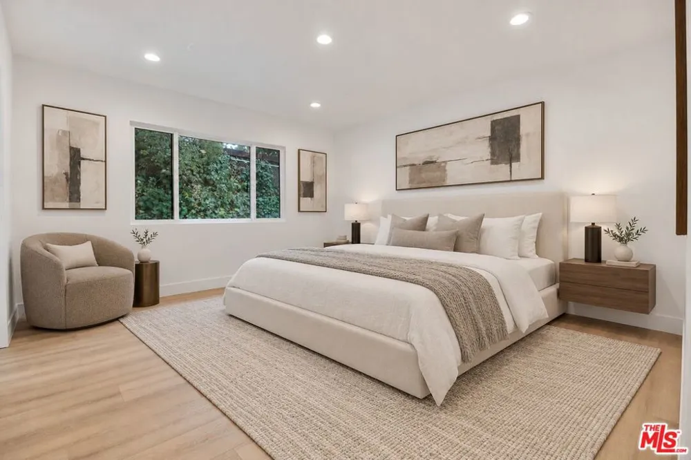 16047 Meadowcrest Road Sherman Oaks, CA 91403