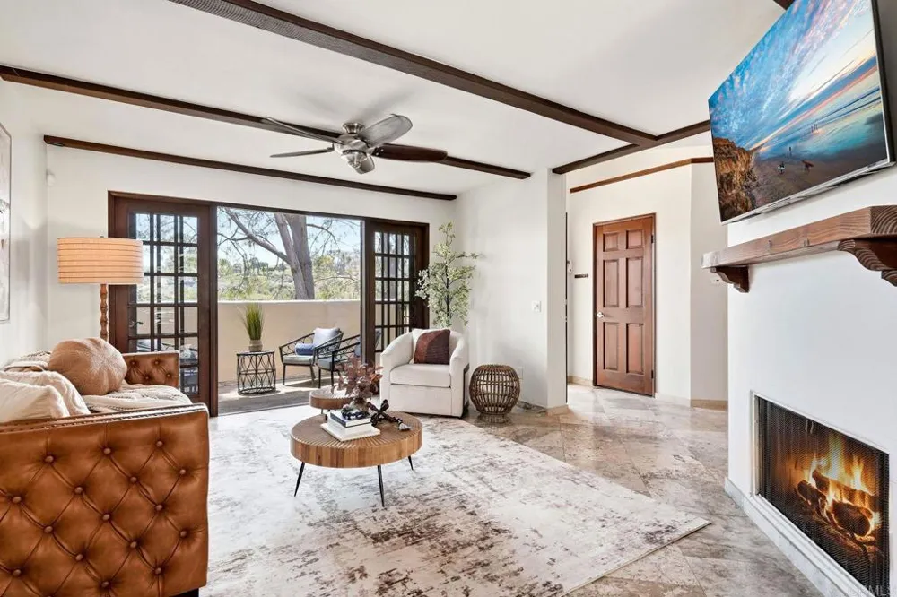 8608 Villa La Jolla Drive #4 La Jolla, CA 92037