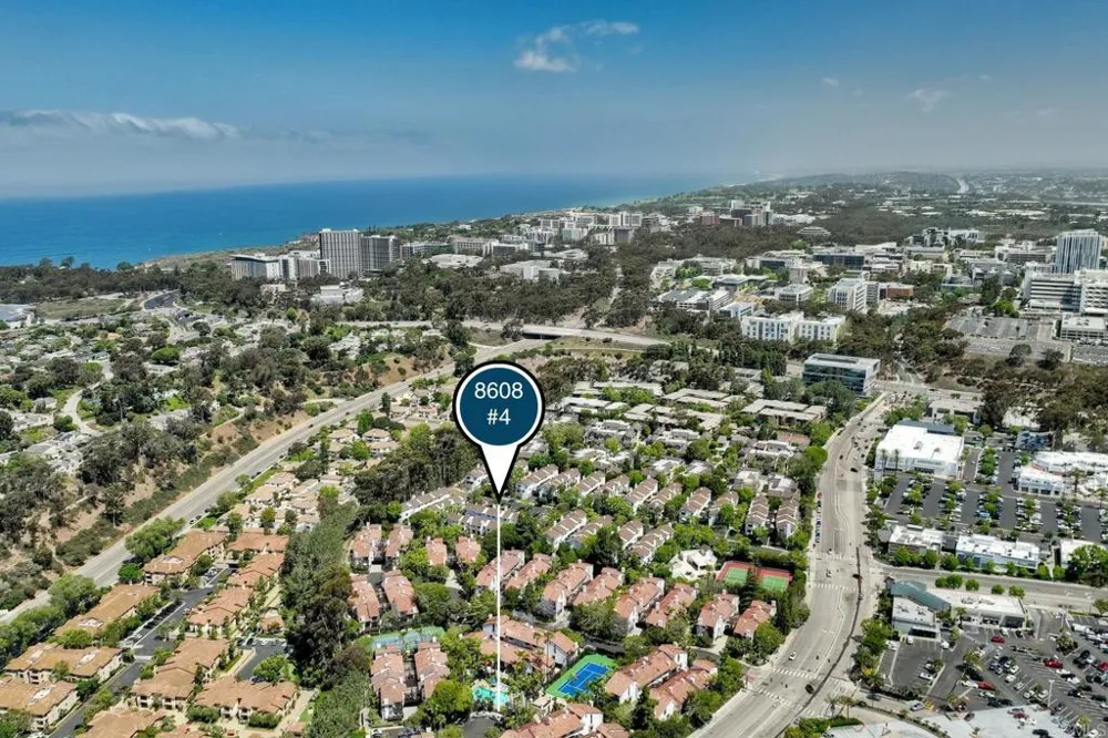 8608 Villa La Jolla Drive #4 La Jolla, CA 92037