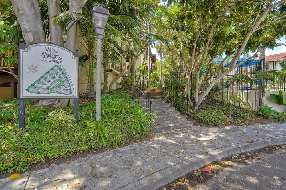 8608 Villa La Jolla Drive #4 La Jolla, CA 92037