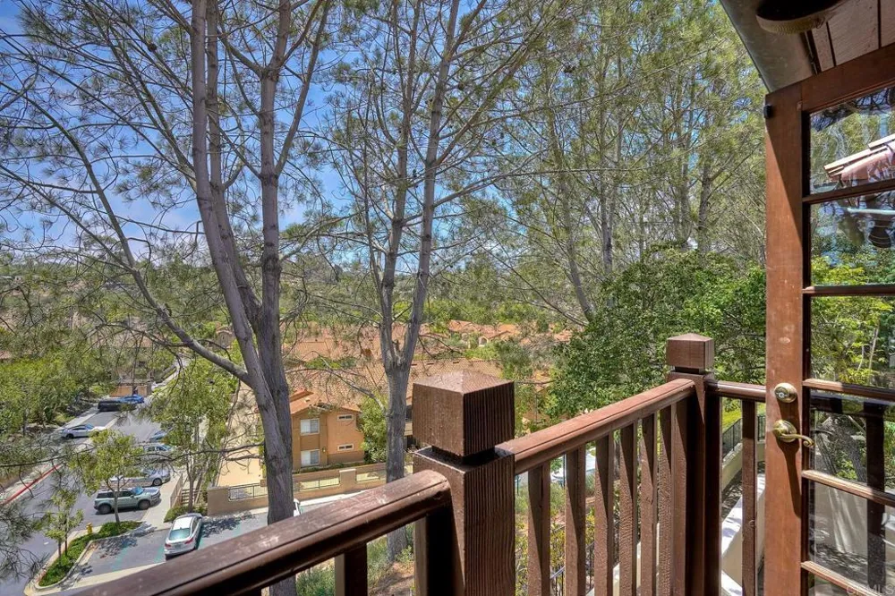 8608 Villa La Jolla Drive #4 La Jolla, CA 92037