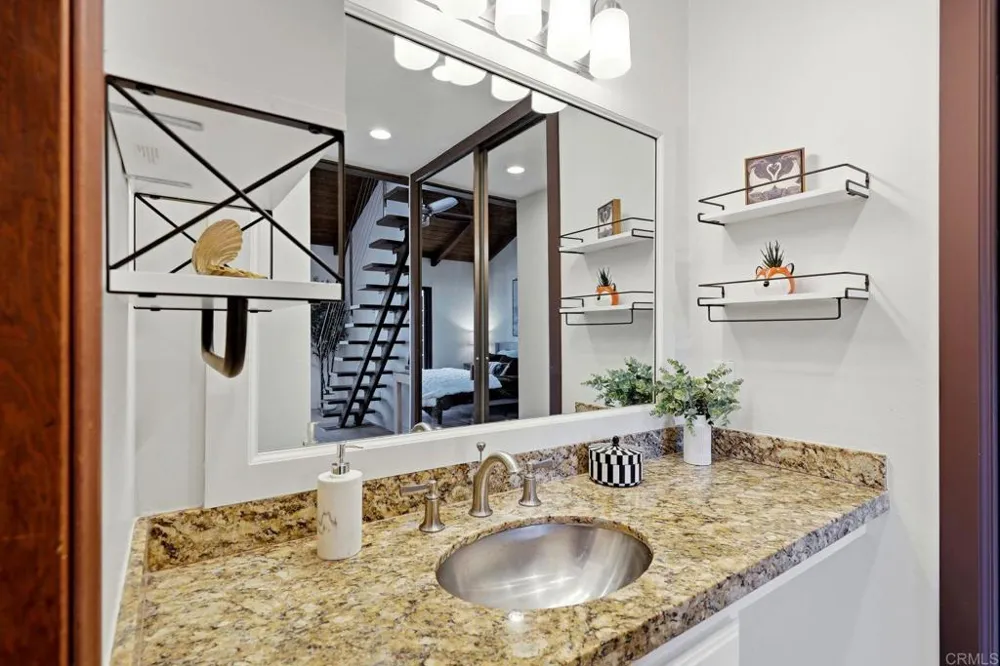 8608 Villa La Jolla Drive #4 La Jolla, CA 92037