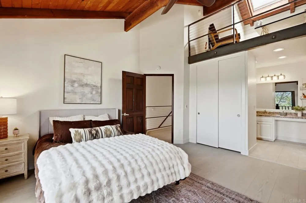 8608 Villa La Jolla Drive #4 La Jolla, CA 92037