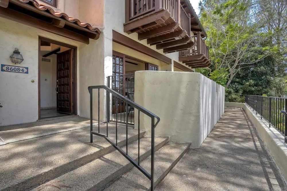 8608 Villa La Jolla Drive #4 La Jolla, CA 92037