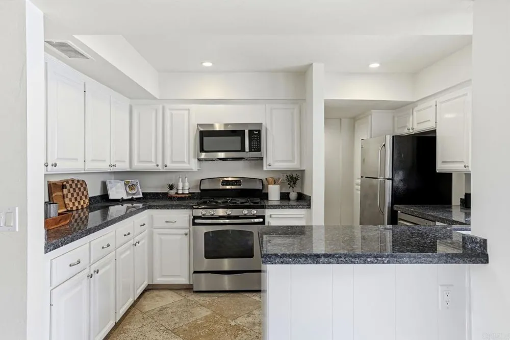 8608 Villa La Jolla Drive #4 La Jolla, CA 92037