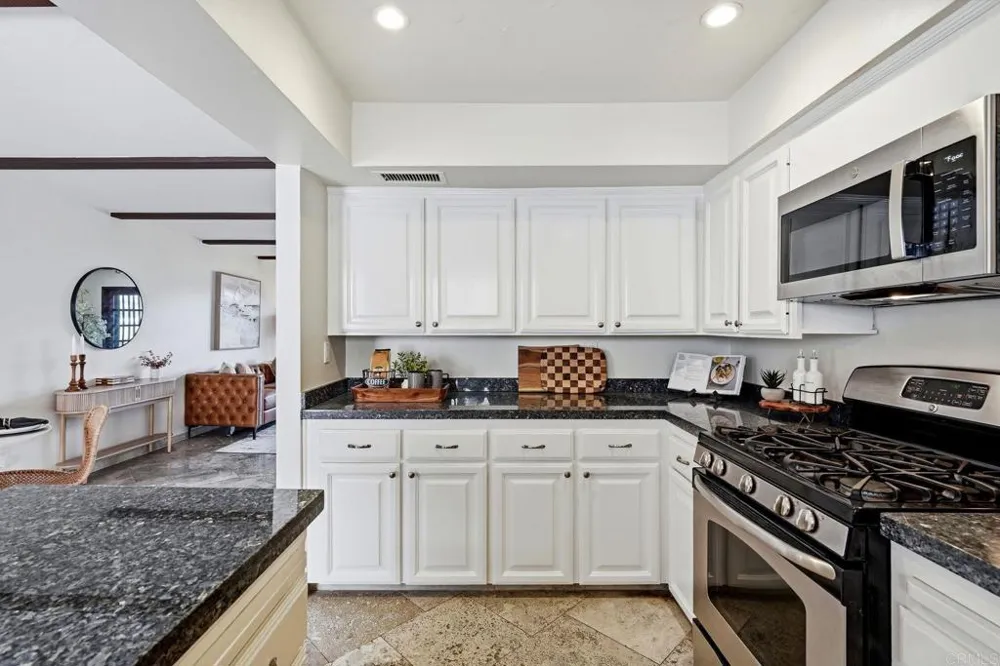 8608 Villa La Jolla Drive #4 La Jolla, CA 92037