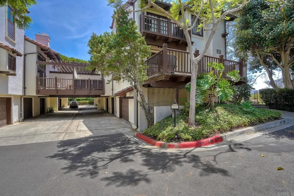 8608 Villa La Jolla Drive #4 La Jolla, CA 92037