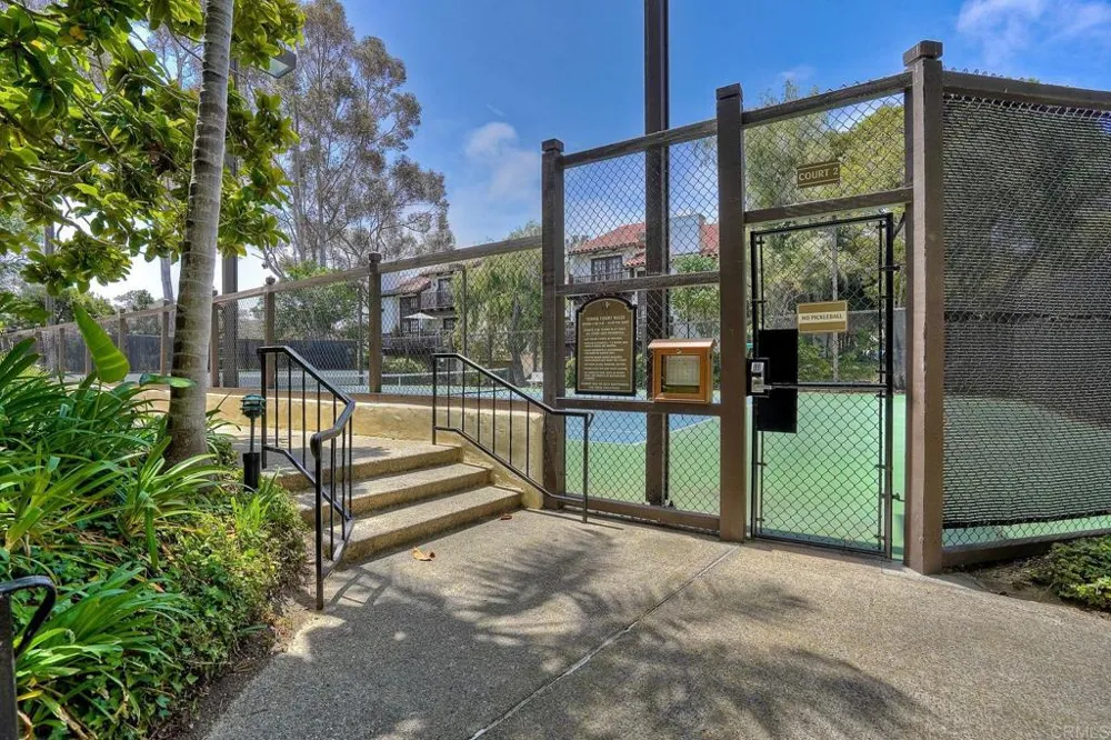 8608 Villa La Jolla Drive #4 La Jolla, CA 92037