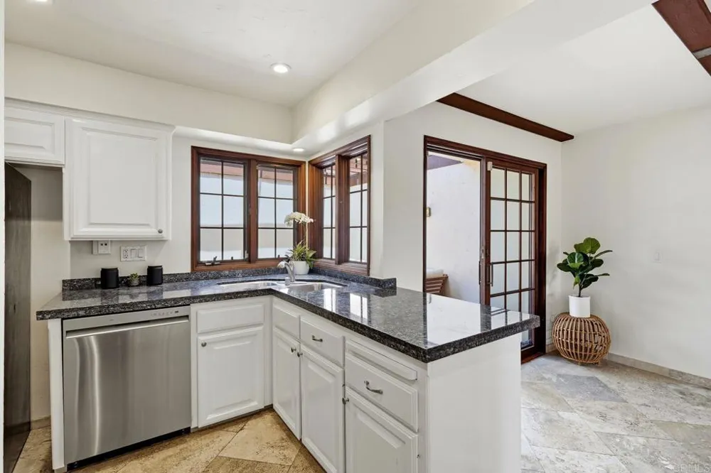 8608 Villa La Jolla Drive #4 La Jolla, CA 92037