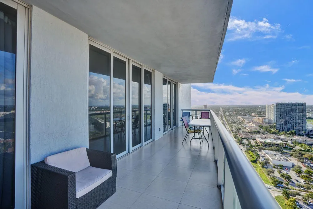 2600 E HALLANDALE BEACH BOULEVARD #T3210 Hallandale Beach, FL 33009