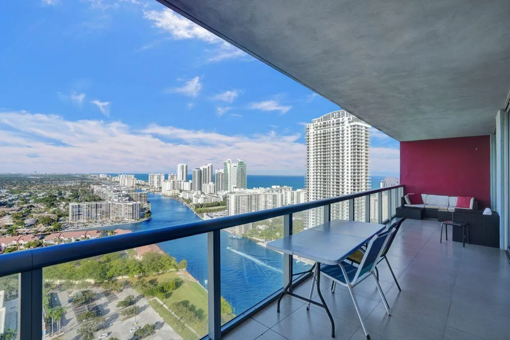 2600 E HALLANDALE BEACH BOULEVARD #T3210 Hallandale Beach, FL 33009