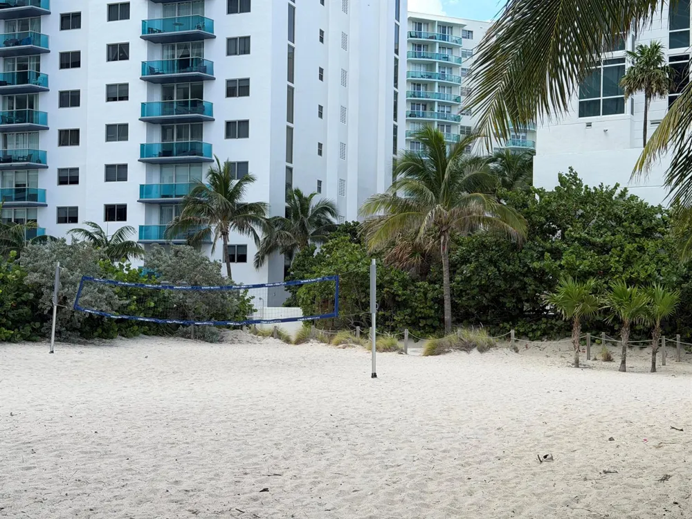 2600 E HALLANDALE BEACH BOULEVARD #T3210 Hallandale Beach, FL 33009