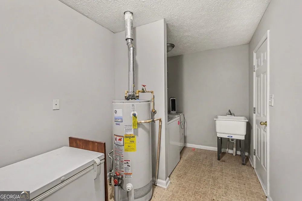 253 Ruth DR Newnan, GA 30265