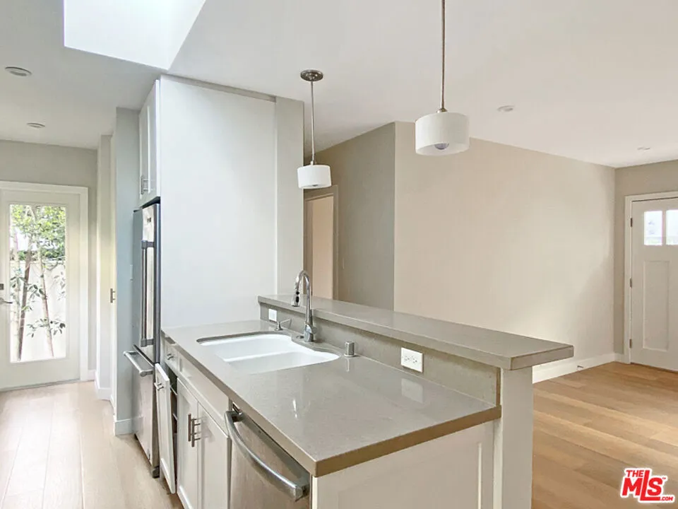 953 9th Street Santa Monica, CA 90403