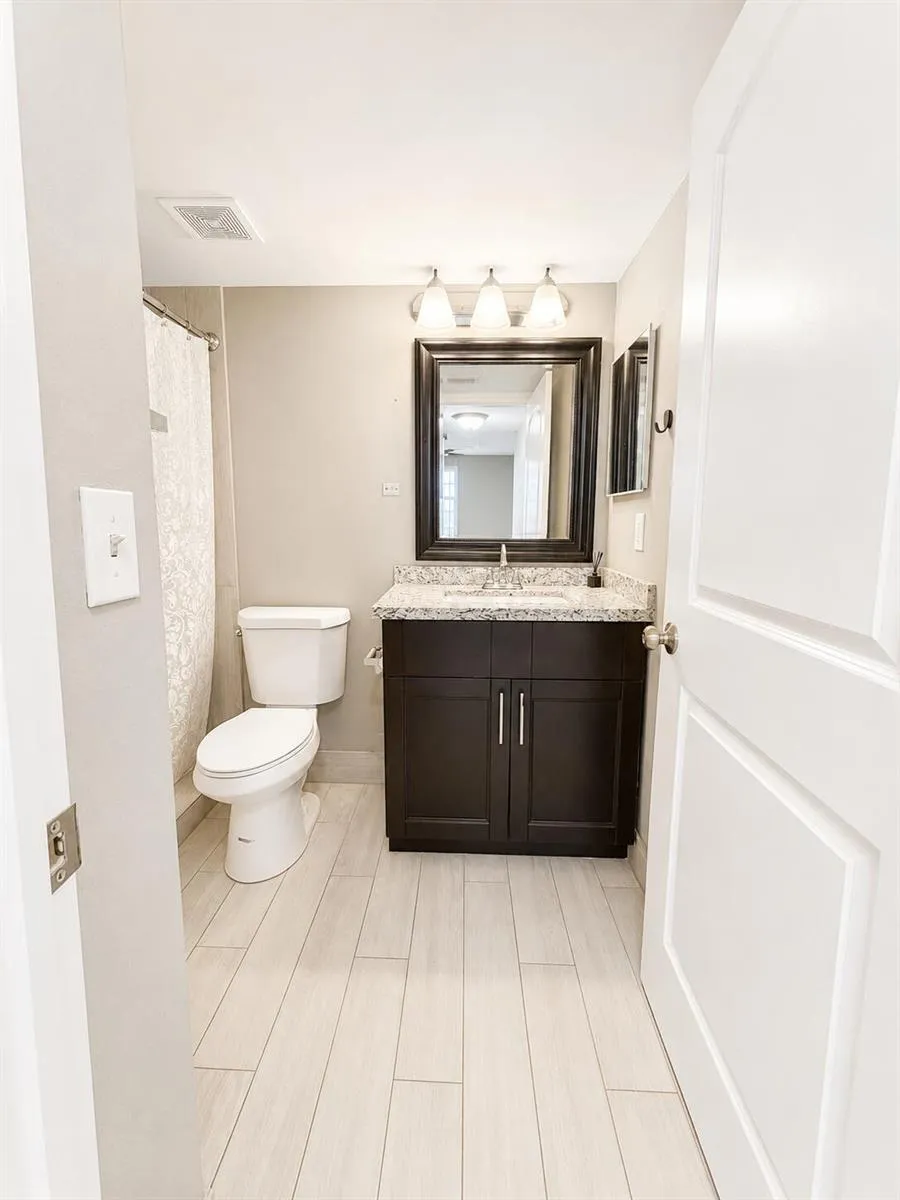 2831 Oakland Forest Drive #101 Oakland Park, FL 33309