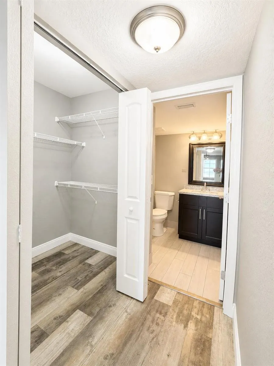 2831 Oakland Forest Drive #101 Oakland Park, FL 33309
