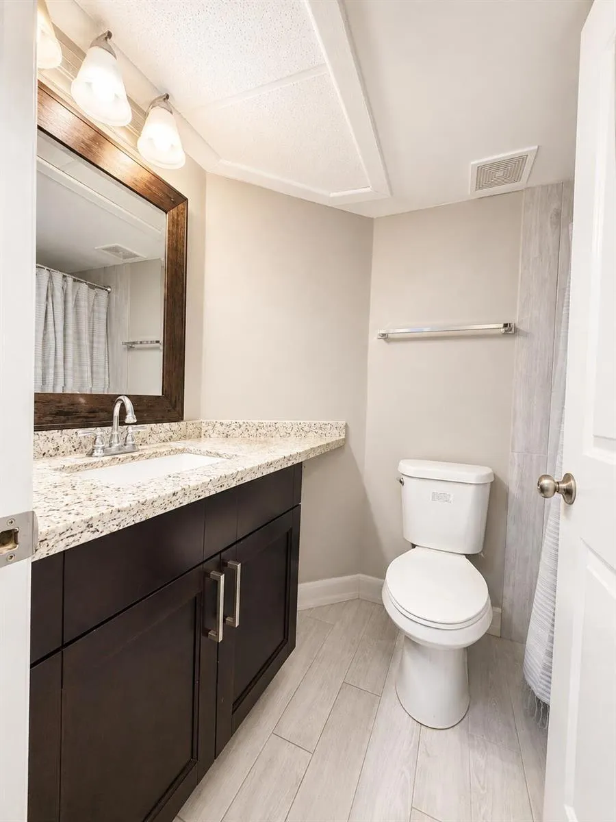 2831 Oakland Forest Drive #101 Oakland Park, FL 33309