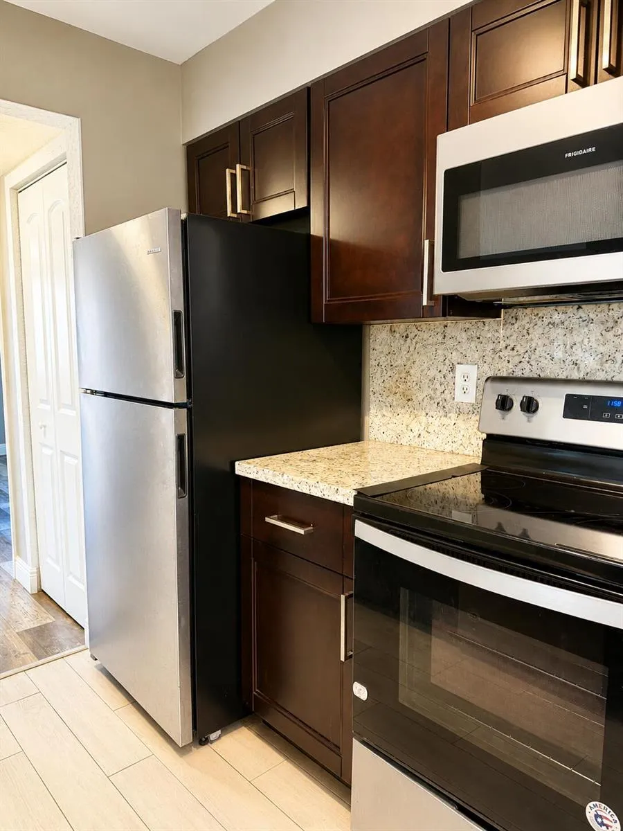 2831 Oakland Forest Drive #101 Oakland Park, FL 33309