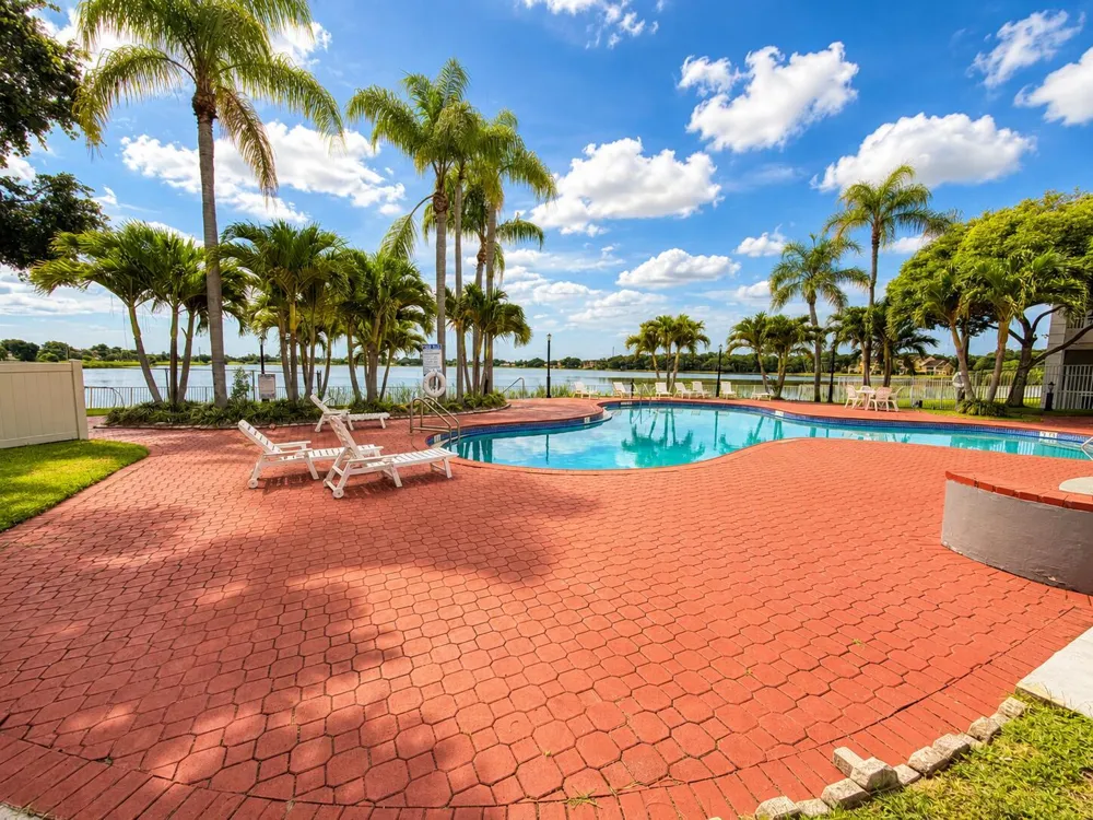 2831 Oakland Forest Drive #101 Oakland Park, FL 33309